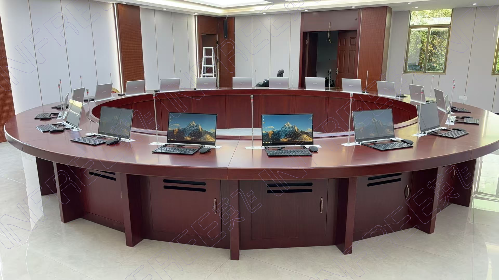 华南某人民法院键鼠升降一体机项目交付使用